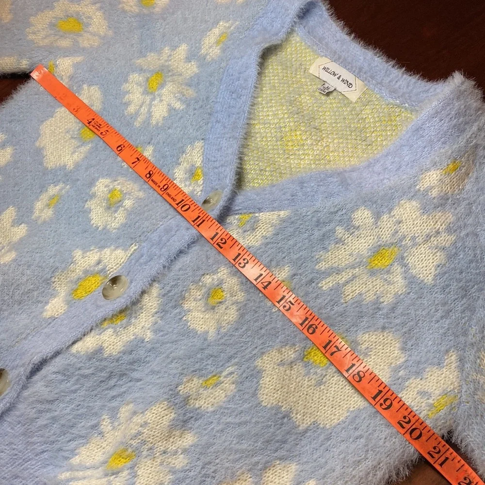 🌼 White Daisy Sweater 🌼 So, so SOFT! - Picture 7 of 8